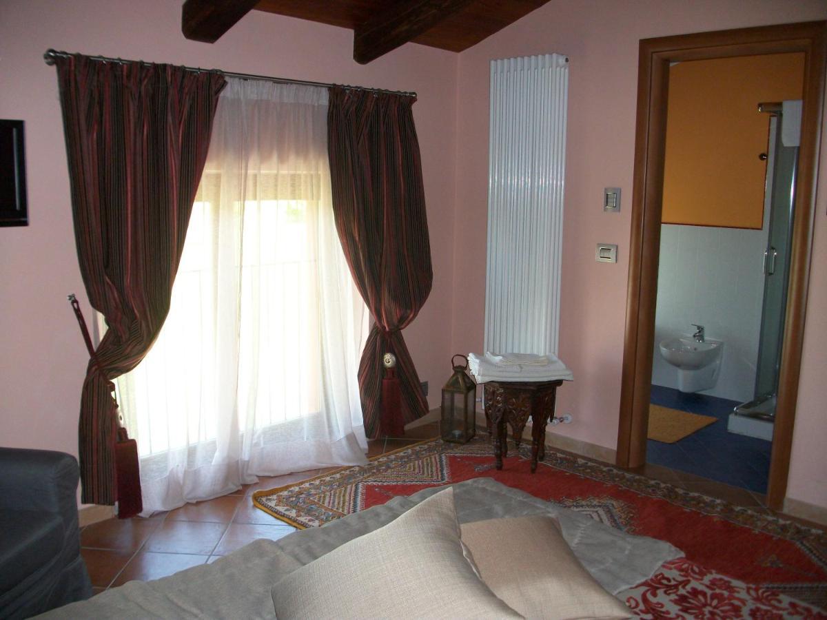La Corte Di Langa Pensionat Albaretto della Torre Rum bild